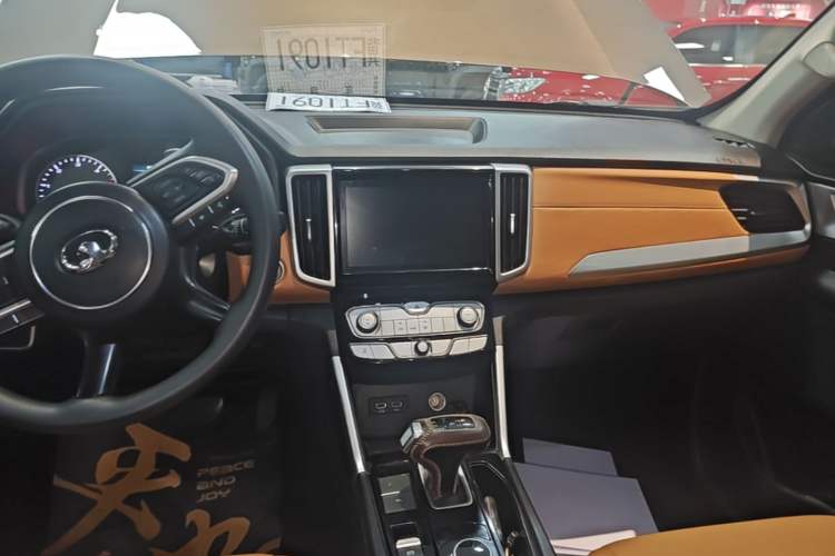 Used Great Wall Poer 2021 2.0T Commercial Version Automatic Diesel 4x4 Elite Standard Box GW4D20M Audio And AC Panel