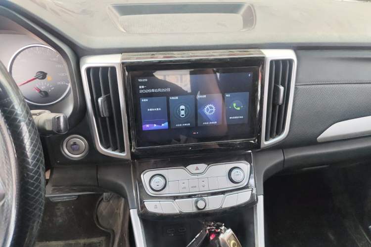 Used Great Wall Poer 2021 2.0T Commercial Version Automatic Diesel 4x4 Elite Long-Box GW4D20M Audio And AC Panel