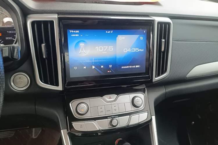 Used Great Wall Poer 2021 2.0T Commercial Version Automatic Diesel Two-Wheel Drive Elite Trim with Long Bed – GW4D20M Audio And AC Panel