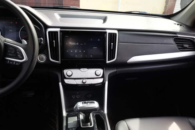 Used Great Wall Poer 2021 2.0T Commercial Version Automatic Diesel Two-Wheel Drive Elite Trim with Long Bed – GW4D20M Audio And AC Panel