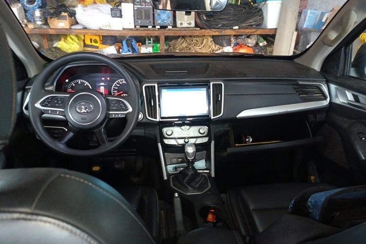 Used Great Wall Poer 2021 2.0T Commercial Version Manual Diesel Two-Wheel Drive Elite Long-Box GW4D20M Center Console