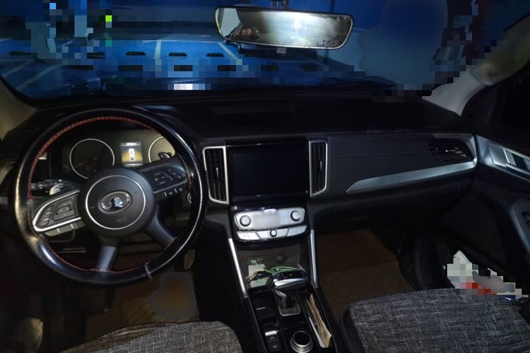Used Great Wall Poer 2021 2.0T Commercial Version Automatic Diesel Two-Wheel Drive Elite Trim with Long Bed – GW4D20M Center Console