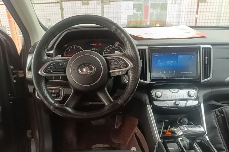 Used Great Wall Poer 2021 2.0T Commercial Version Automatic Diesel Two-Wheel Drive Elite Trim with Long Bed – GW4D20M Center Console