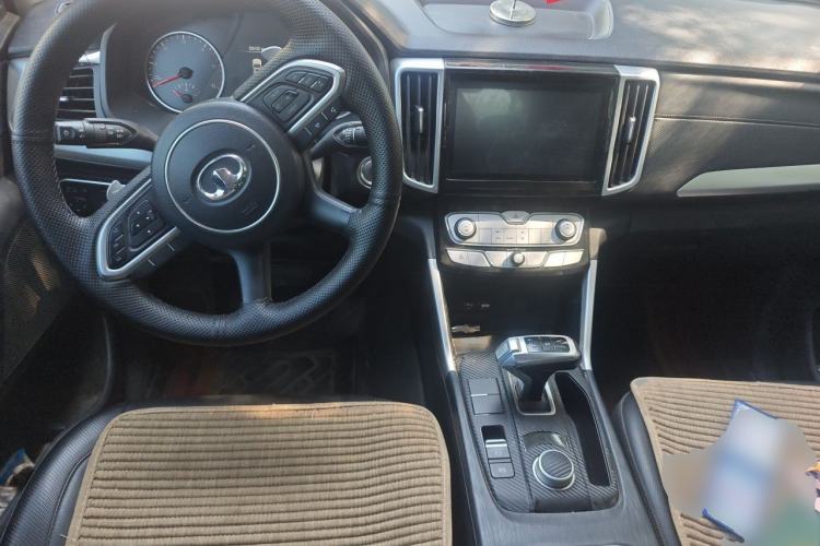 Used Great Wall Poer 2021 2.0T Commercial Version Automatic Diesel Two-Wheel Drive Elite Trim with Long Bed – GW4D20M Center Console