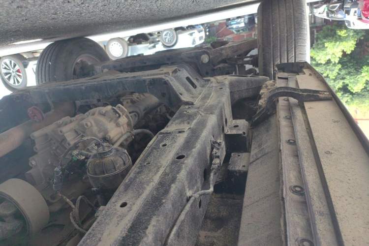 Used Great Wall Poer 2021 2.0T Commercial Version Manual Diesel 4x4 Navigation Type Long Bed GW4D20M Chassis Front Left