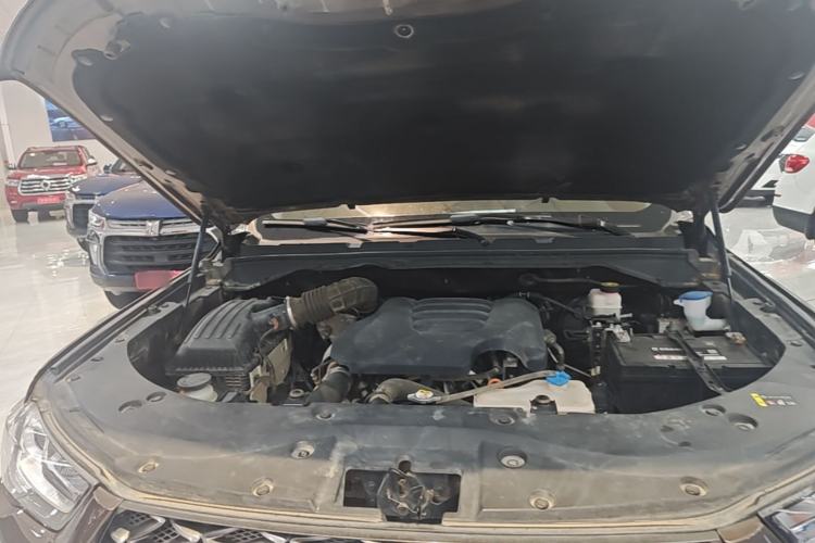 Used Great Wall Poer 2021 2.0T Commercial Version Automatic Diesel 4x4 Elite Standard Box GW4D20M Engine Bay