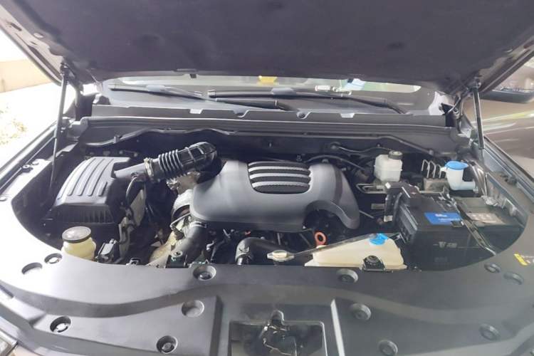 Used Great Wall Poer 2021 2.0T Commercial Version Manual Diesel Two-Wheel Drive Elite Long-Box GW4D20M Engine Bay
