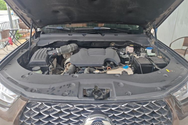 Used Great Wall Poer 2021 2.0T Commercial Version Automatic Diesel 4x4 Elite Long-Box GW4D20M Engine Bay