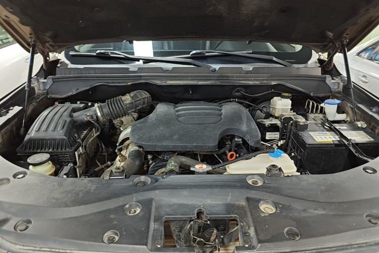 Used Great Wall Poer 2021 2.0T Commercial Version Automatic Diesel 4x4 Navigation-Ready Long-Box GW4D20M Engine Bay