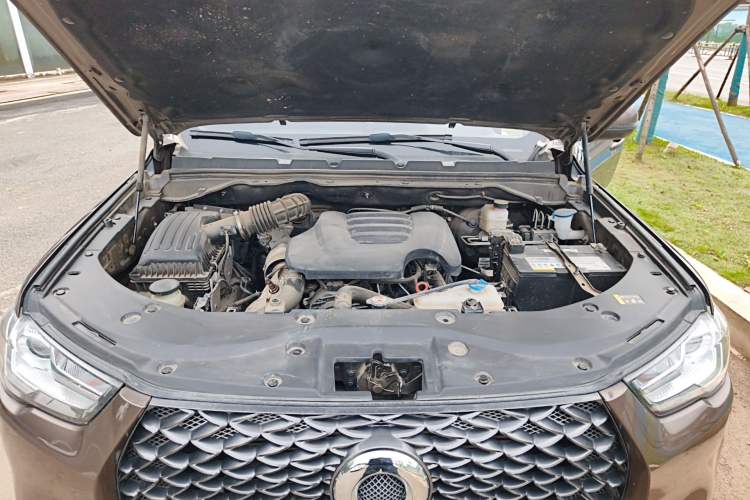 Used Great Wall Poer 2021 2.0T Commercial Version Automatic Diesel 4x4 Elite Long-Box GW4D20M Engine Bay