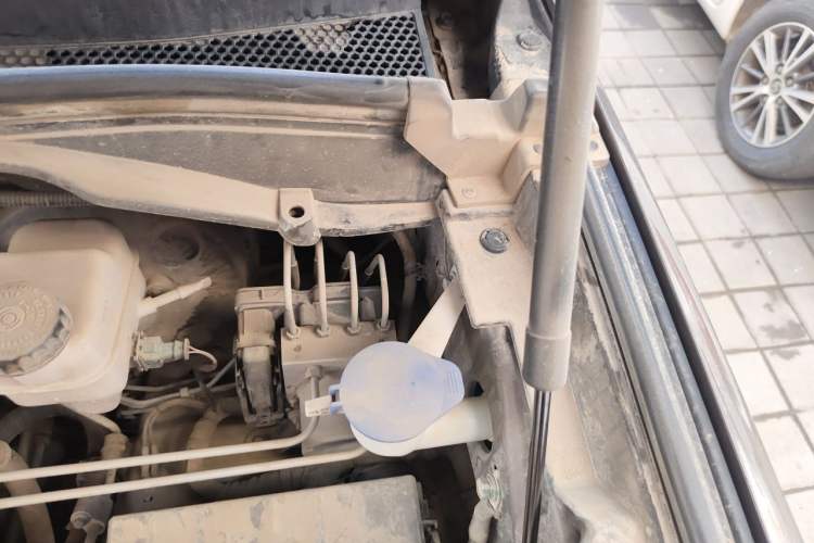 Used Great Wall Poer 2021 2.0T Commercial Version Automatic Diesel 4x4 Elite Long-Box GW4D20M Engine Bay Left