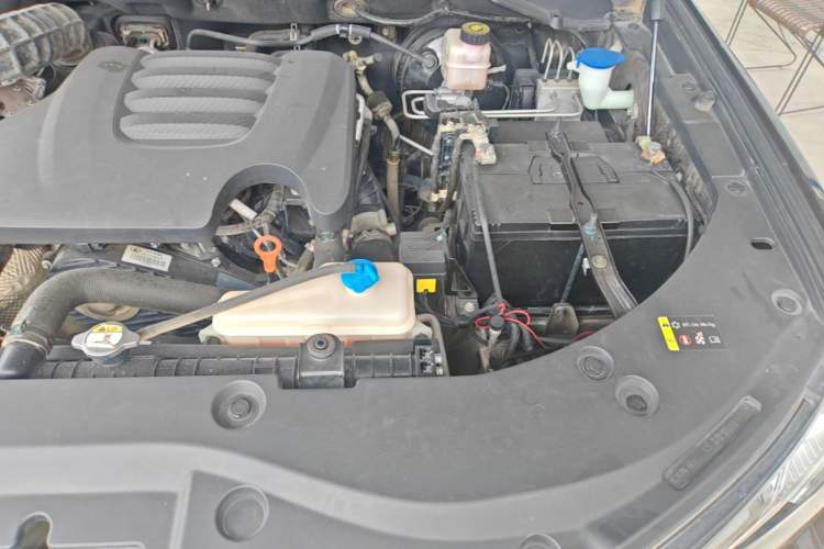 Used Great Wall Poer 2021 2.0T Commercial Version Automatic Diesel 4x4 Elite Long-Box GW4D20M Engine Bay Left