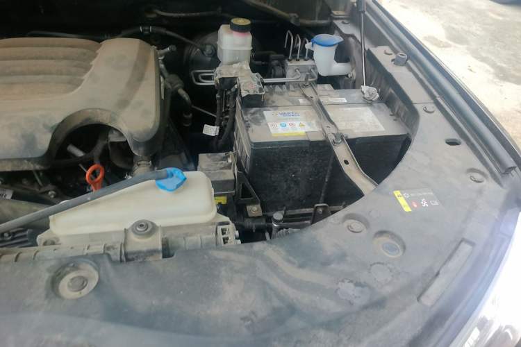 Used Great Wall Poer 2021 2.0T Commercial Version Manual Diesel Two-Wheel Drive Elite Standard Box GW4D20M Engine Bay Left