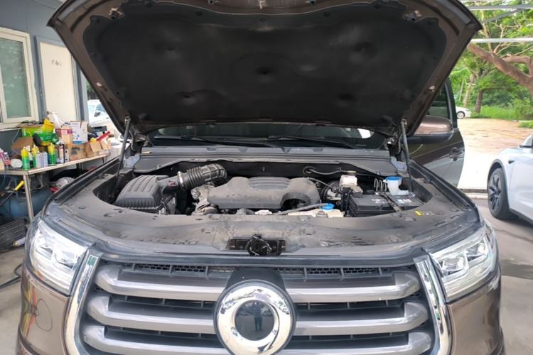 Used Great Wall Poer 2021 2.0T Global Version Passenger Automatic Diesel Two-Wheel Drive Comfort Trim Standard Cab GW4D20M Engine Bay