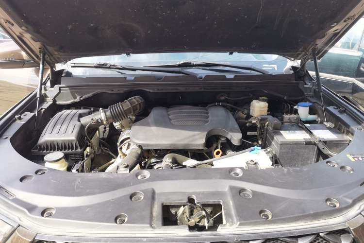 Used Great Wall Poer 2021 2.0T Commercial Version Automatic Diesel Two-Wheel Drive Elite Trim with Long Bed – GW4D20M Engine Bay