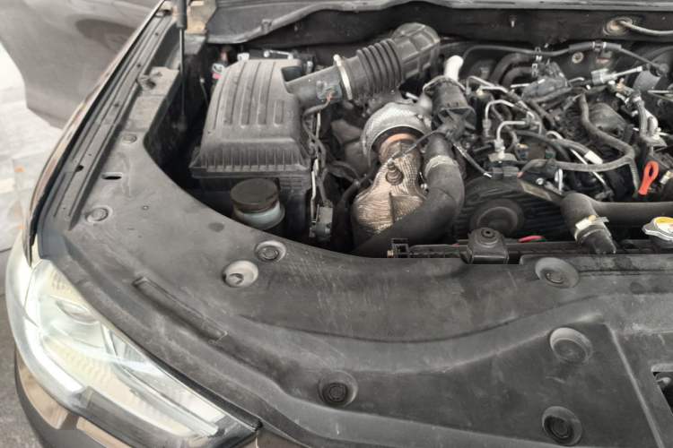 Used Great Wall Poer 2021 2.0T Commercial Version Automatic Diesel 4x4 Elite Long-Box GW4D20M Engine Bay Right