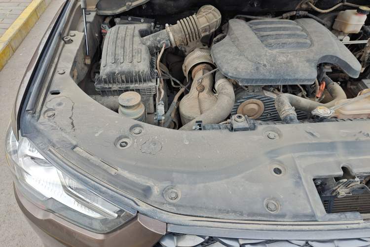 Used Great Wall Poer 2021 2.0T Commercial Version Manual Diesel 4x4 Elite Long-Box GW4D20M Engine Bay Right