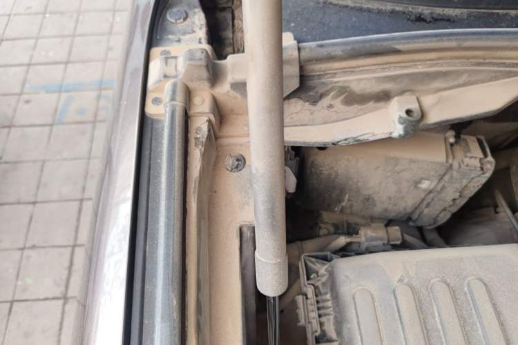 Used Great Wall Poer 2021 2.0T Commercial Version Automatic Diesel 4x4 Elite Long-Box GW4D20M Engine Bay Right