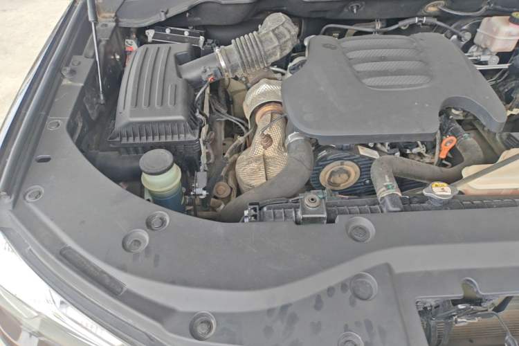 Used Great Wall Poer 2021 2.0T Commercial Version Automatic Diesel 4x4 Elite Long-Box GW4D20M Engine Bay Right