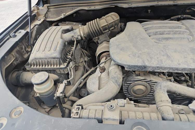 Used Great Wall Poer 2021 2.0T Commercial Version Manual Diesel Two-Wheel Drive Elite Long-Box GW4D20M Engine Bay Right
