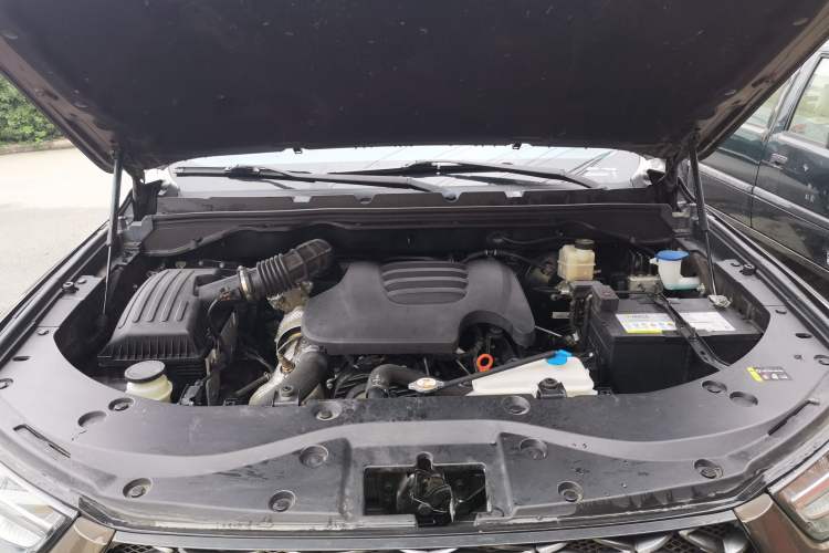 Used Great Wall Poer 2021 2.0T Commercial Version Automatic Diesel Two-Wheel Drive Elite Trim with Long Bed – GW4D20M Engine Bay