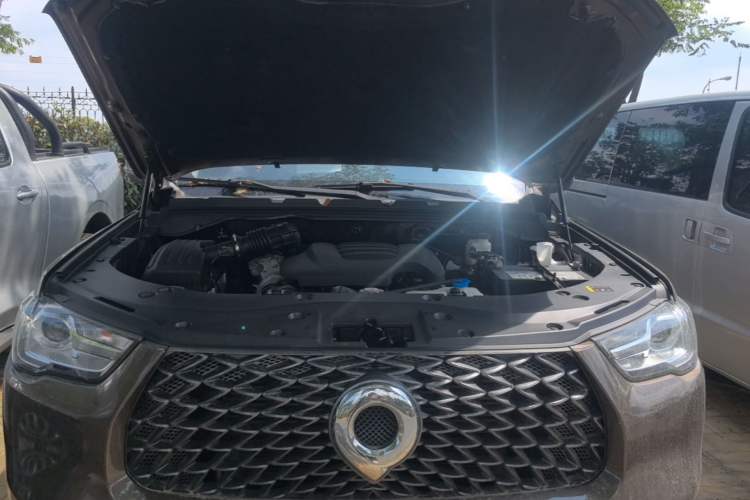 Used Great Wall Poer 2021 2.0T Commercial Version Automatic Diesel 4x4 Elite Long-Box GW4D20M Engine Bay
