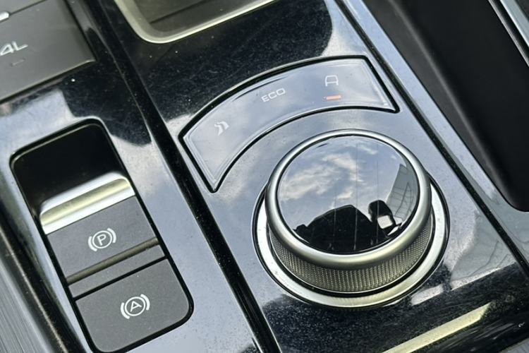 Used Great Wall Poer 2021 2.0T Commercial Version Automatic Diesel 4x4 Navigation-Ready Long-Box GW4D20M Gear Lever