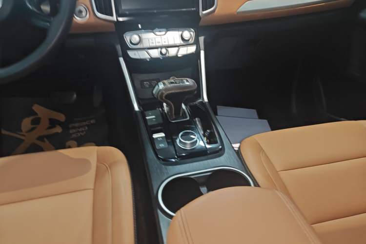 Used Great Wall Poer 2021 2.0T Commercial Version Automatic Diesel 4x4 Elite Standard Box GW4D20M Gear Lever