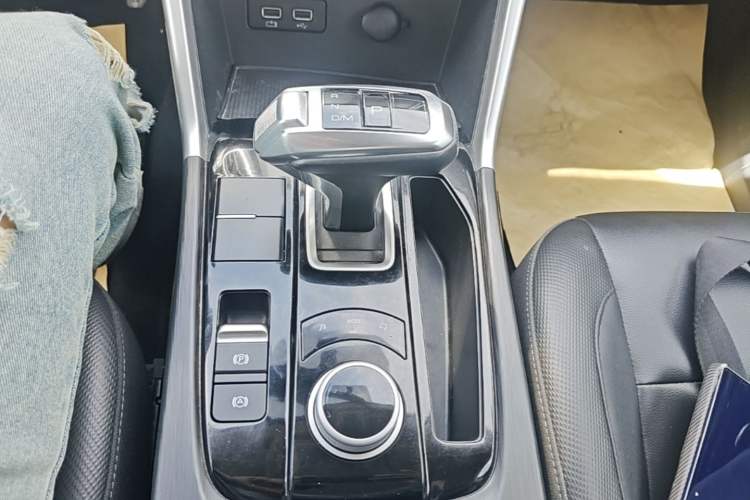 Used Great Wall Poer 2021 2.0T Commercial Version Automatic Diesel Two-Wheel Drive Elite Trim with Long Bed – GW4D20M Gear Lever