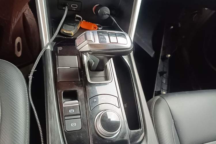 Used Great Wall Poer 2021 2.0T Commercial Version Automatic Diesel Two-Wheel Drive Elite Trim with Long Bed – GW4D20M Gear Lever