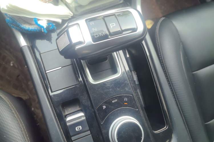 Used Great Wall Poer 2021 2.0T Commercial Version Automatic Diesel Two-Wheel Drive Elite Trim with Long Bed – GW4D20M Gear Lever