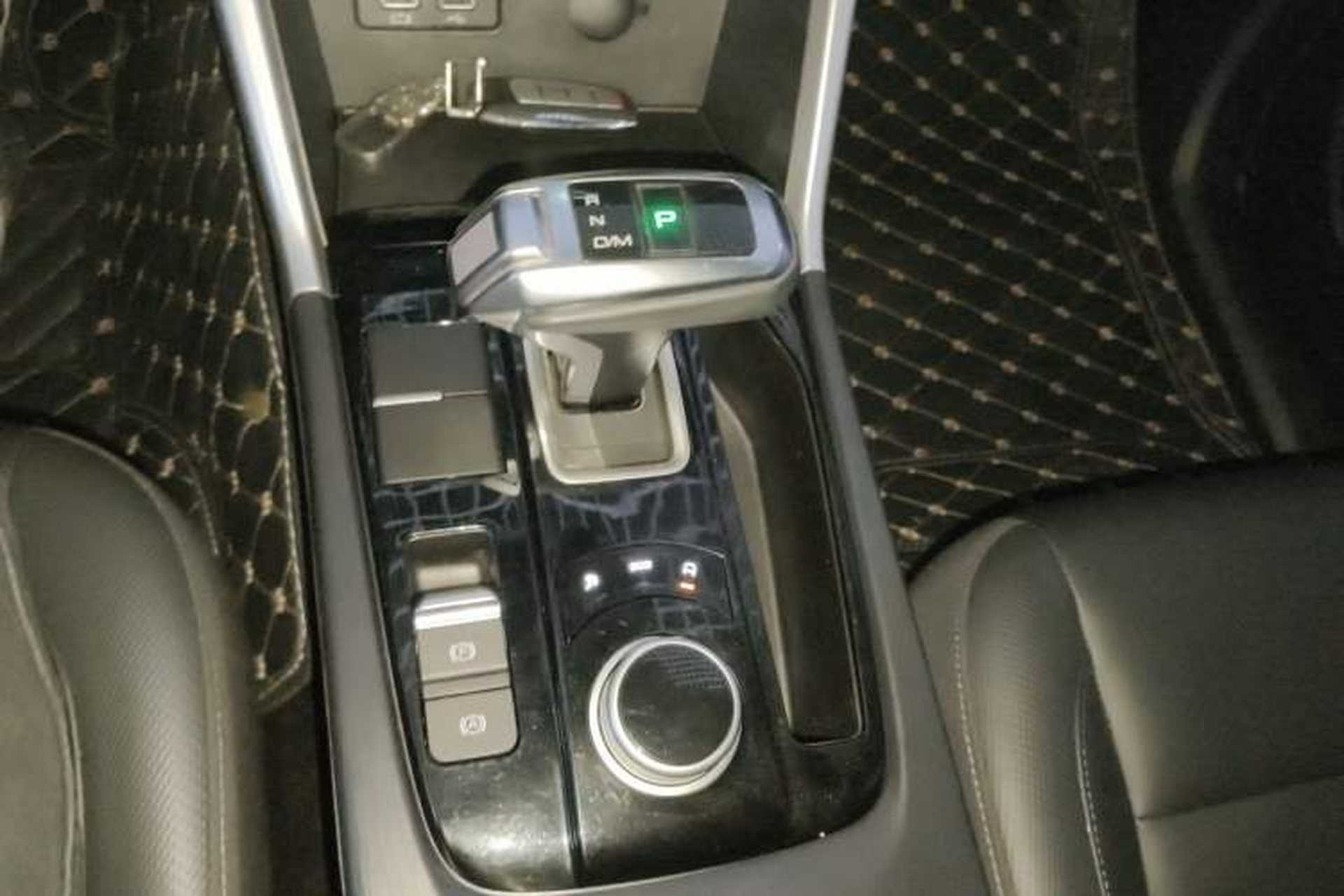 Used Great Wall Poer 2021 2.0T Commercial Version Automatic Diesel Two-Wheel Drive Elite Trim with Long Bed – GW4D20M Gear Lever