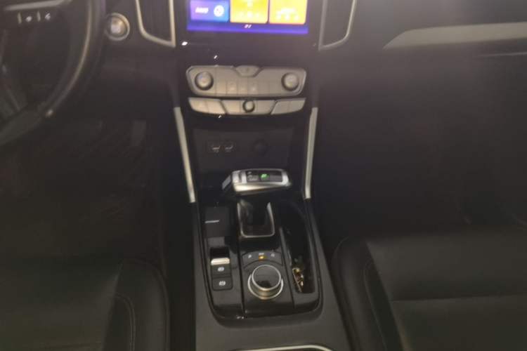 Used Great Wall Poer 2021 2.0T Commercial Version Automatic Diesel Two-Wheel Drive Elite Trim with Long Bed – GW4D20M Gear Lever