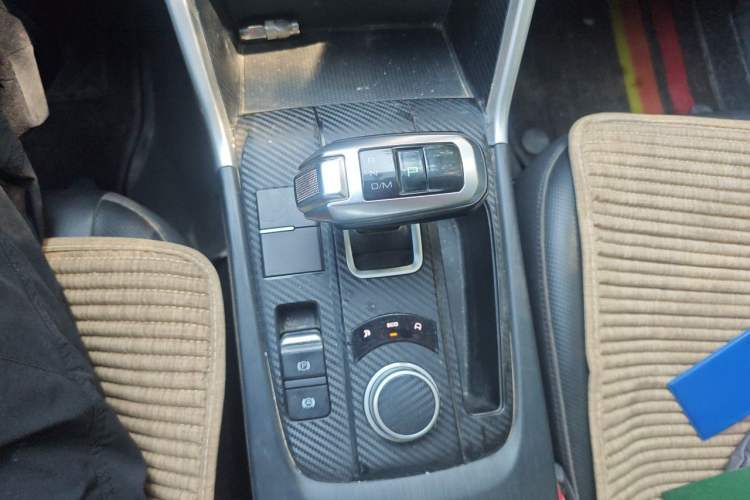 Used Great Wall Poer 2021 2.0T Commercial Version Automatic Diesel Two-Wheel Drive Elite Trim with Long Bed – GW4D20M Gear Lever