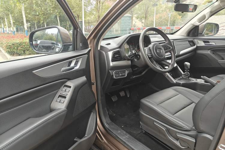 Used Great Wall Poer 2021 2.0T Commercial Version Manual Diesel Two-Wheel Drive Elite Long-Box GW4D20M Interior 1