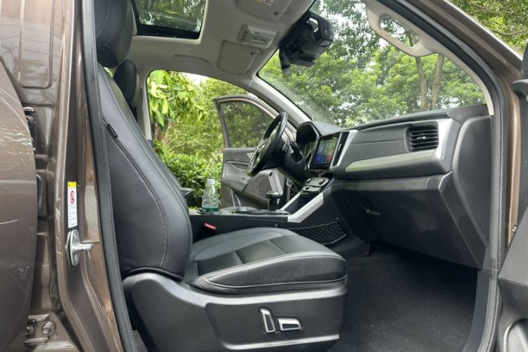 Used Great Wall Poer 2021 2.0T Commercial Version Automatic Diesel 4x4 Navigation-Ready Long-Box GW4D20M Interior 2