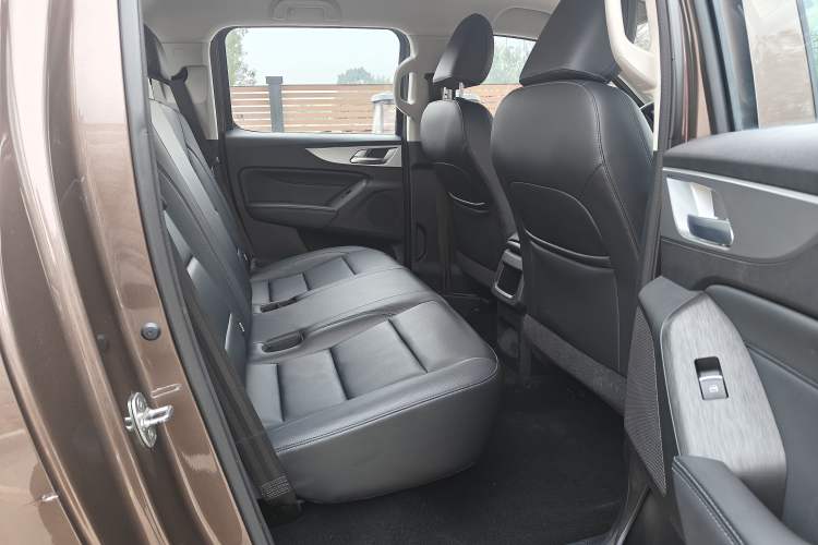 Used Great Wall Poer 2021 2.0T Commercial Version Manual Diesel Two-Wheel Drive Elite Long-Box GW4D20M Interior 4