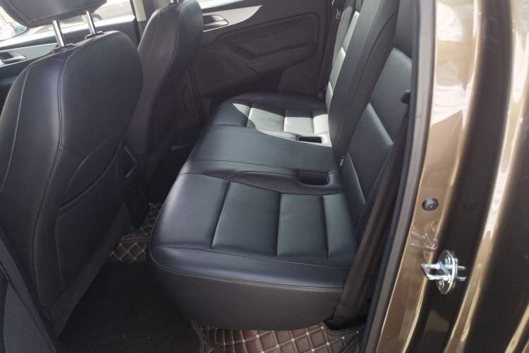 Used Great Wall Poer 2021 2.0T Commercial Version Automatic Diesel Two-Wheel Drive Elite Trim with Long Bed – GW4D20M Interior 4