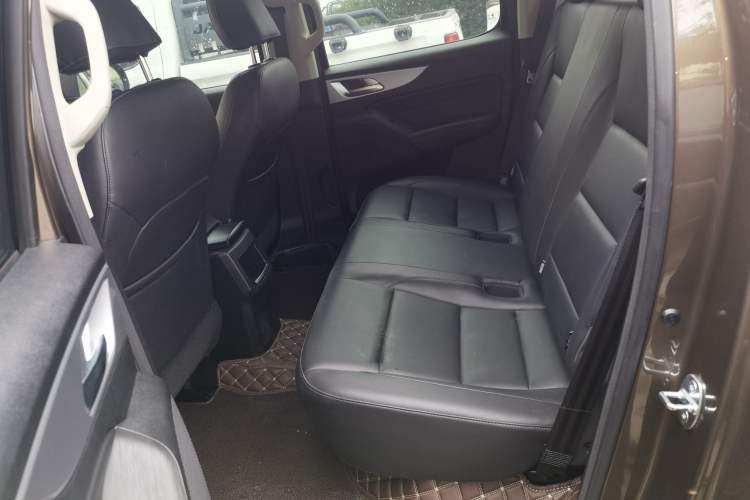 Used Great Wall Poer 2021 2.0T Commercial Version Automatic Diesel Two-Wheel Drive Elite Trim with Long Bed – GW4D20M Interior 4