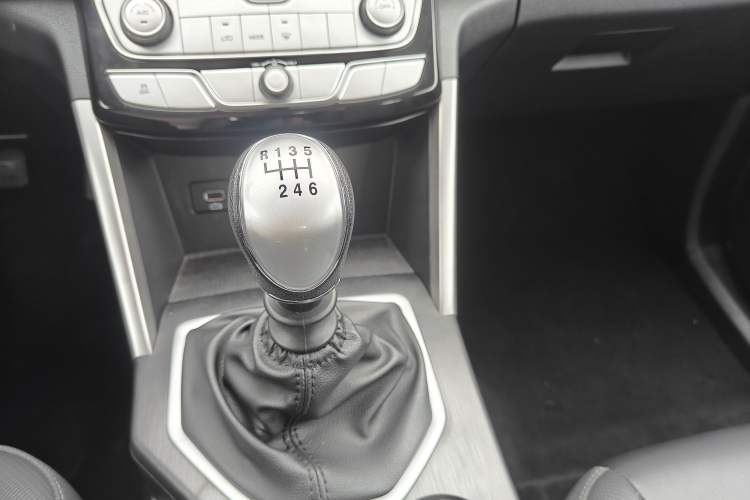 Used Great Wall Poer 2021 2.0T Commercial Version Manual Diesel Two-Wheel Drive Elite Long-Box GW4D20M Interior 6