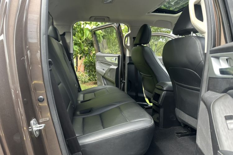 Used Great Wall Poer 2021 2.0T Commercial Version Automatic Diesel 4x4 Navigation-Ready Long-Box GW4D20M Interior 6
