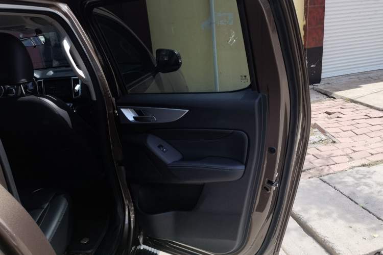Used Great Wall Poer 2021 2.0T Commercial Version Automatic Diesel Two-Wheel Drive Elite Trim with Long Bed – GW4D20M Interior 6