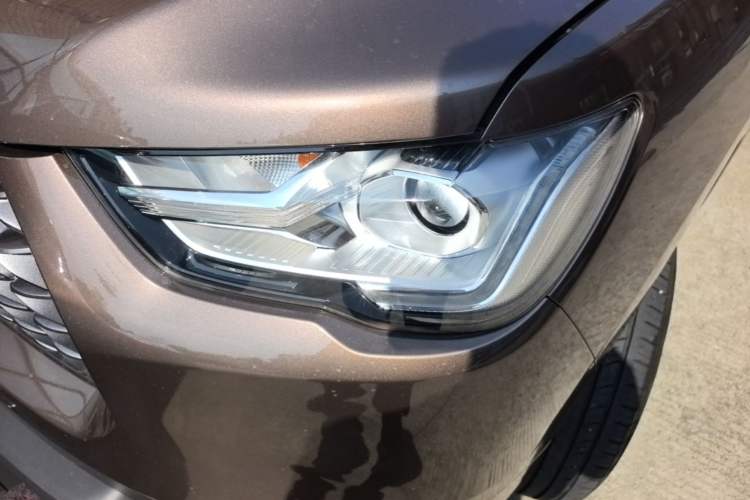 Used Great Wall Poer 2021 2.0T Commercial Version Automatic Diesel Two-Wheel Drive Elite Trim with Long Bed – GW4D20M Left Front Headlight