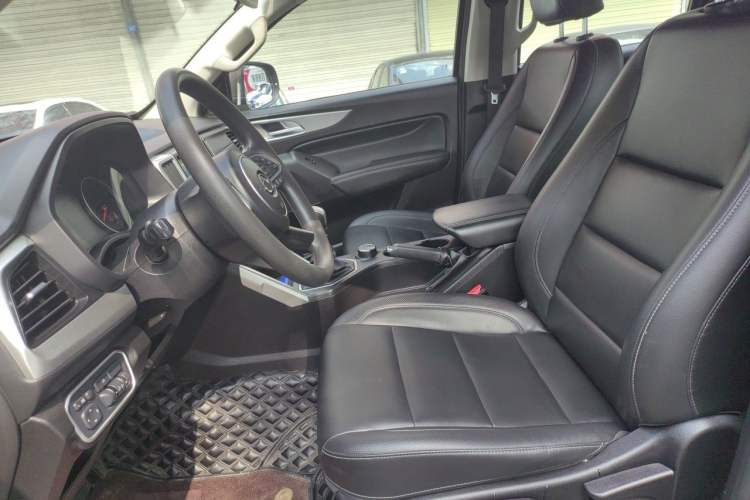 Used Great Wall Poer 2021 2.0T Commercial Version Manual Diesel 4x4 Navigation Type Long Bed GW4D20M Left Front Seat