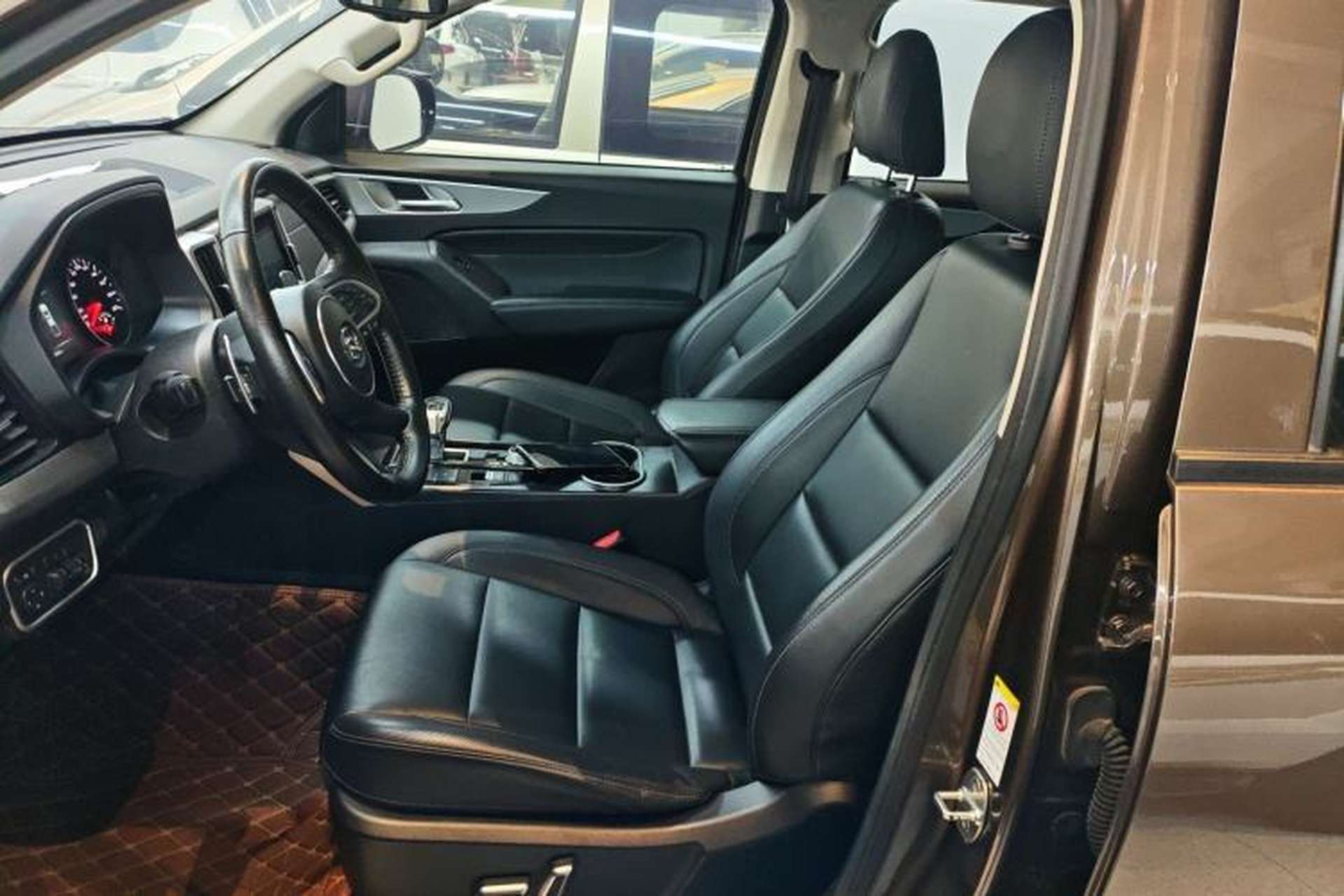 Used Great Wall Poer 2021 2.0T Commercial Version Automatic Diesel 4x4 Navigation-Ready Long-Box GW4D20M Left Front Seat