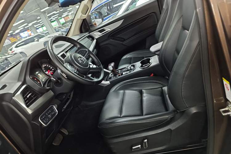 Used Great Wall Poer 2021 2.0T Commercial Version Automatic Diesel 4x4 Navigation-Ready Long-Box GW4D20M Left Front Seat