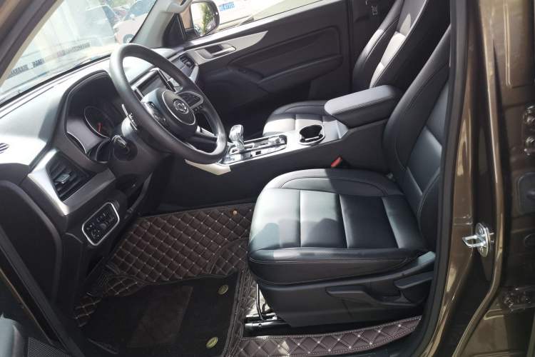 Used Great Wall Poer 2021 2.0T Commercial Version Automatic Diesel Two-Wheel Drive Elite Trim with Long Bed – GW4D20M Left Front Seat