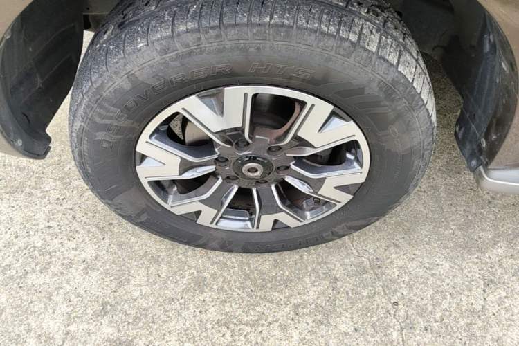 Used Great Wall Poer 2021 2.0T Global Version Passenger Automatic Diesel Two-Wheel Drive Comfort Trim Standard Cab GW4D20M Left Front Wheel Hub