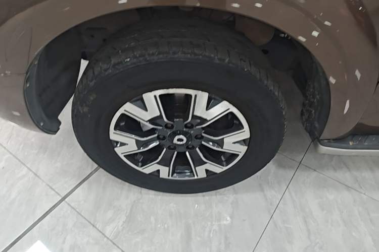Used Great Wall Poer 2021 2.0T Global Version Passenger Automatic Diesel Two-Wheel Drive Comfort Trim Standard Cab GW4D20M Left Front Wheel Hub