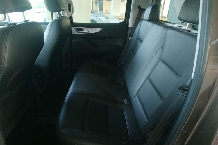 Used Great Wall Poer 2021 2.0T Commercial Version Manual Diesel Two-Wheel Drive Elite Long-Box GW4D20M Left Rear Seat